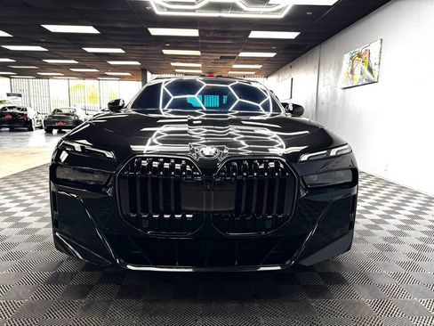 Used 2025 BMW 740i w/ Premium Package image 4