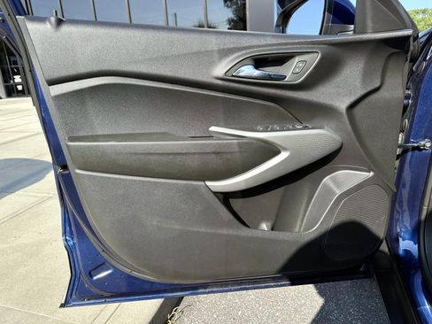 Used 2024 Chevrolet Trax LS w/ LS Convenience Package FWD image 8