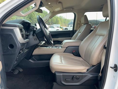 Used 2023 Ford Expedition Max XLT image 11