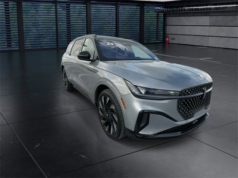 Used 2024 Lincoln Nautilus Reserve w/ Jet Appearance Package (87T) image 2