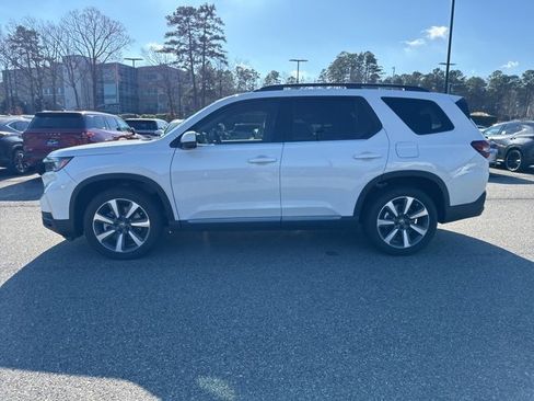 Used 2025 Honda Pilot Elite image 5