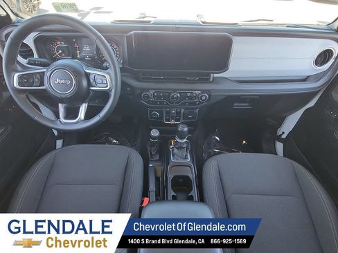 Used 2025 Jeep Wrangler Unlimited Sahara AWD/4WD image 22