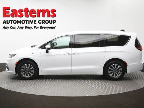 Used 2023 Chrysler Pacifica Touring-L FWD image 63
