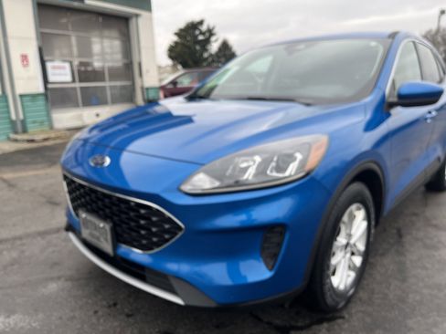 Used 2020 Ford Escape SE image 23