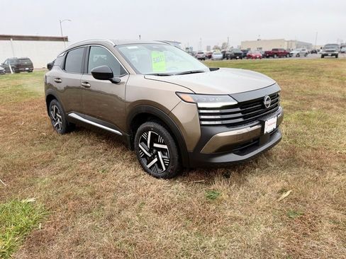 New 2026 Nissan Kicks SV w/ SV Premium Package image 3