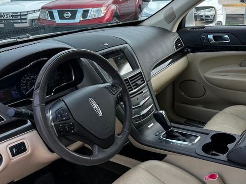 Used 2019 Lincoln MKT AWD image 34