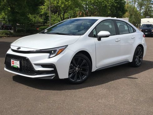 Used 2025 Toyota Corolla SE FWD image 1
