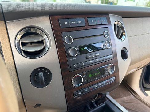 Used 2014 Ford Expedition XLT w/ Equipment Group 202A AWD/4WD image 17