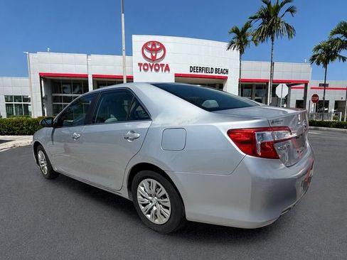 Used 2014 Toyota Camry LE FWD image 5