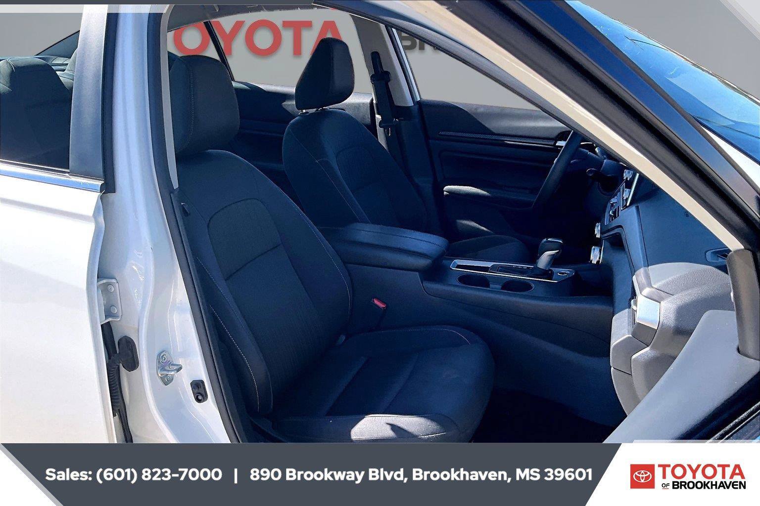 Used 2025 Nissan Altima 2.5 SV FWD image 6