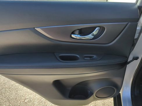 Used 2016 Nissan Rogue S FWD image 9