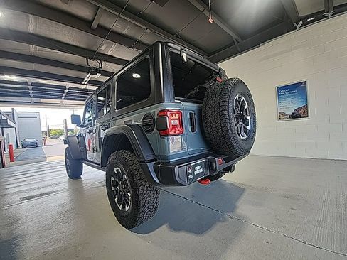 Used 2025 Jeep Wrangler Unlimited Rubicon AWD/4WD image 4