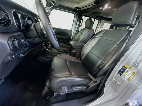Used 2023 Jeep Wrangler Unlimited Sahara AWD/4WD image 13