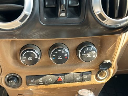Used 2013 Jeep Wrangler Unlimited Rubicon w/ Dual Top Group AWD/4WD image 11