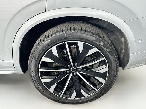 Used 2025 Volvo XC90 B6 Plus image 11