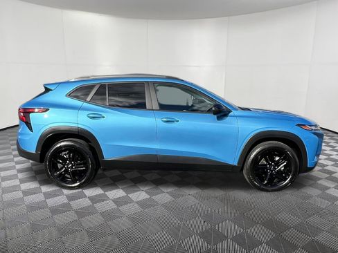 Used 2025 Chevrolet Trax ACTIV w/ Sunroof Package image 7