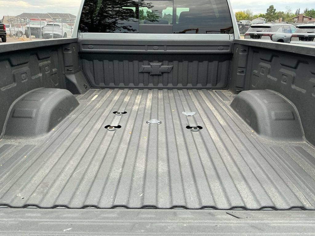 Used 2025 Chevrolet Silverado 3500 High Country w/ High Country Premium Package AWD/4WD image 17