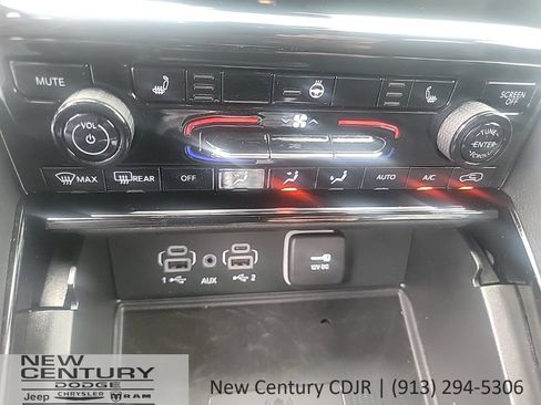 Used 2023 Jeep Grand Cherokee Altitude AWD/4WD image 13