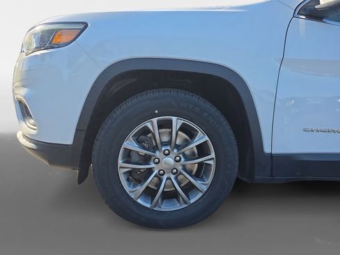 Used 2019 Jeep Cherokee Latitude Plus w/ Cold Weather Group AWD/4WD image 13