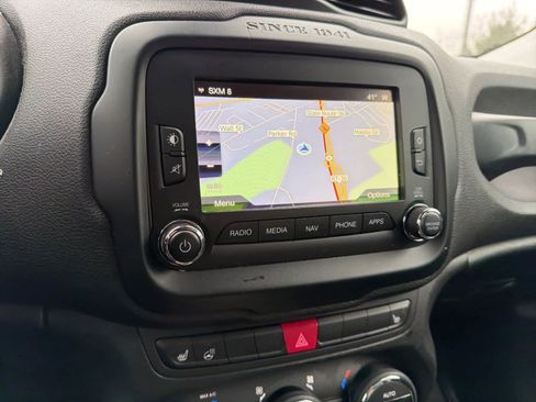 Used 2016 Jeep Renegade Latitude image 15