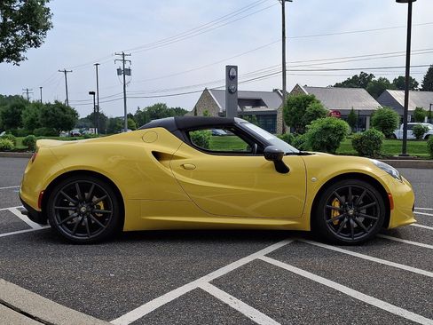 Used 2015 Alfa Romeo 4C Spider w/ Spider Track Package 2 RWD image 3