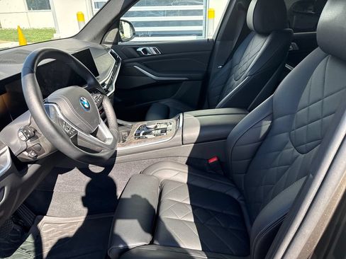Used 2024 BMW X5 xDrive50e w/ Premium Package AWD/4WD image 9