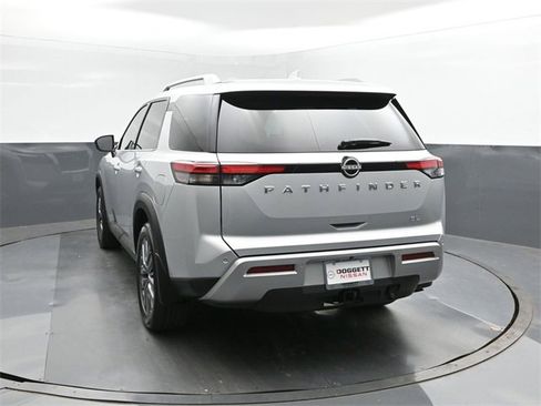 Used 2025 Nissan Pathfinder SL w/ SL Premium Package image 8