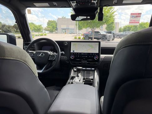 Used 2025 Lexus GX 550 w/ Accessory Package (CT) AWD/4WD image 42