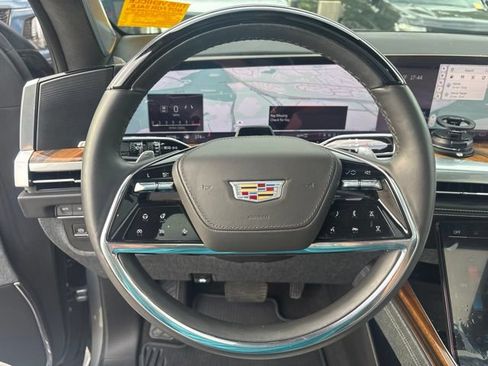 Used 2025 Cadillac Escalade Sport Platinum w/ LPO, ONYX Package AWD/4WD image 9