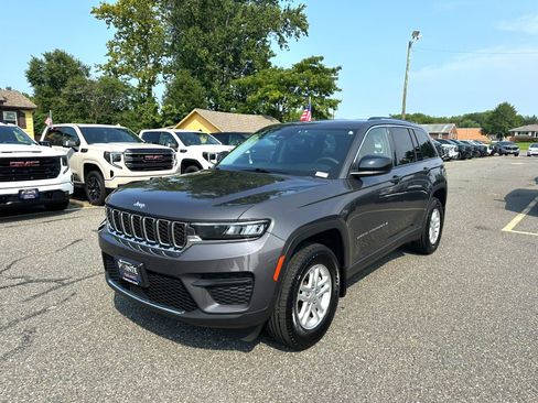 Used 2023 Jeep Grand Cherokee Laredo AWD/4WD image 1