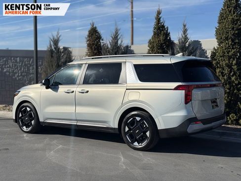 Used 2025 Kia Carnival EX image 5