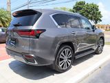 Used 2025 Lexus LX 700h Luxury image 5