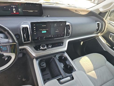 Used 2025 Ford Expedition Max Platinum AWD/4WD image 11