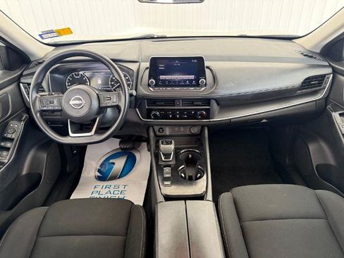 Used 2024 Nissan Rogue SV FWD image 3