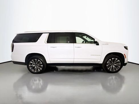Used 2026 Chevrolet Suburban High Country w/ Sun And Tow Package AWD/4WD image 11