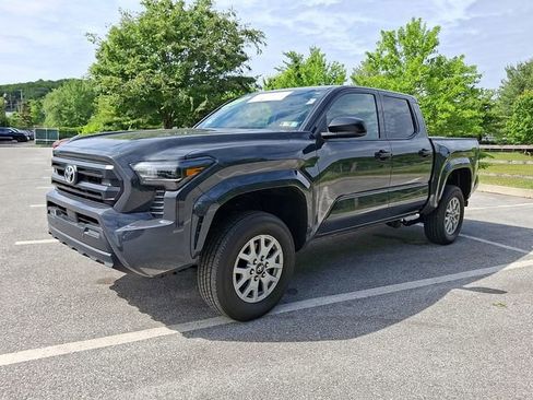 Certified 2024 Toyota Tacoma SR w/ SR Upgrade Package AWD/4WD image 3
