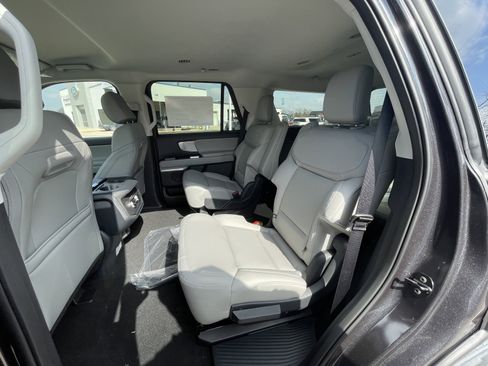 New 2026 Ford Expedition Active image 6