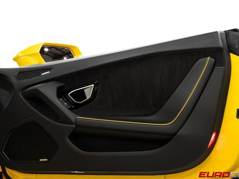 Used 2021 Lamborghini Huracan EVO RWD image 25