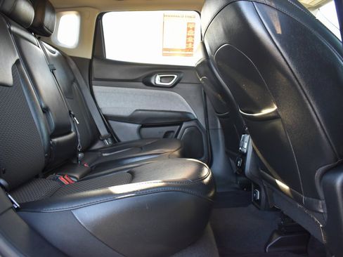 Used 2022 Jeep Compass Latitude image 10