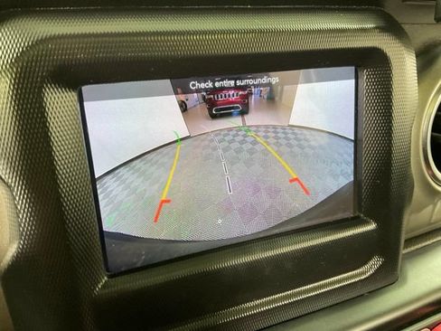Used 2019 Jeep Wrangler Unlimited Sahara AWD/4WD image 12