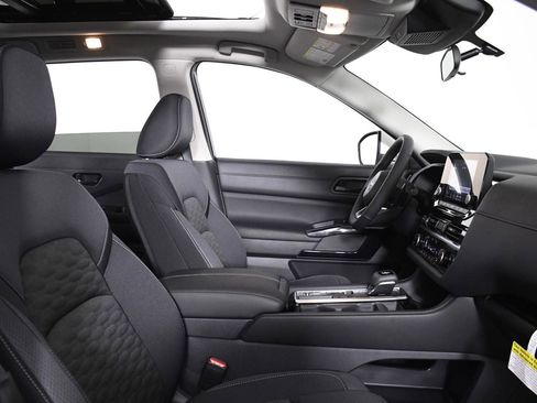 New 2024 Nissan Pathfinder SV w/ SV Premium Package FWD image 30