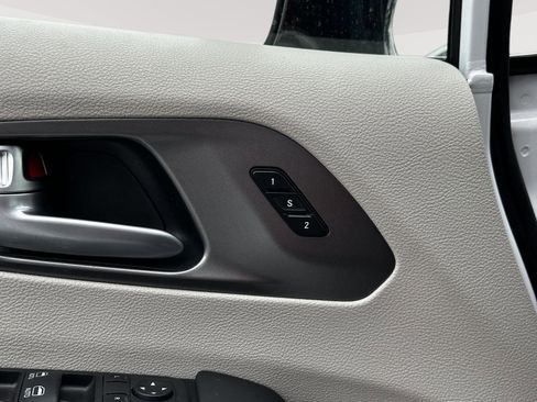 Used 2024 Chrysler Pacifica Touring-L FWD image 28
