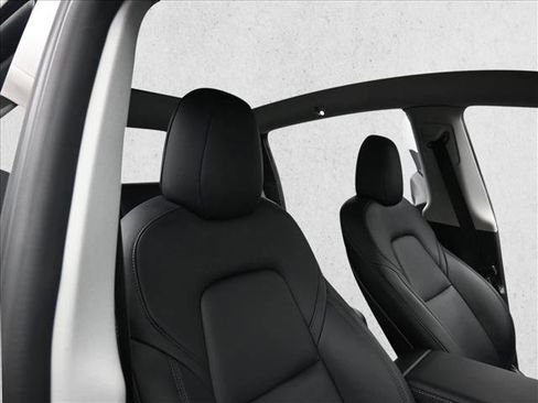 Used 2021 Tesla Model Y Long Range image 27