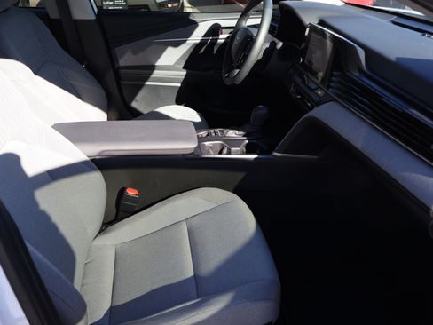 Used 2025 Toyota Camry LE w/ Convenience Package image 11