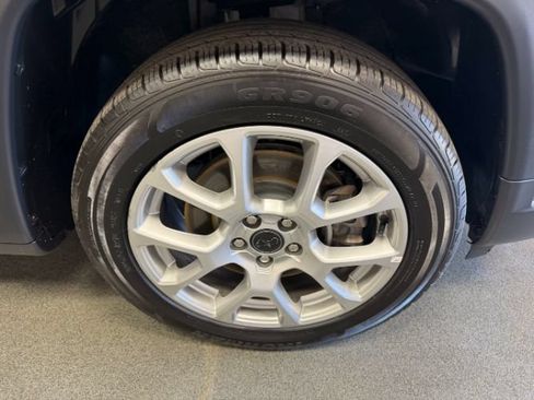 Used 2025 Jeep Compass Limited AWD/4WD image 9