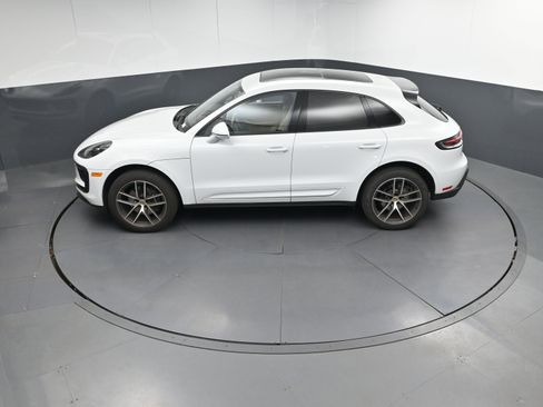 Certified 2025 Porsche Macan image 35