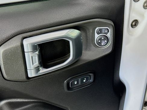 Used 2021 Jeep Gladiator Willys image 19