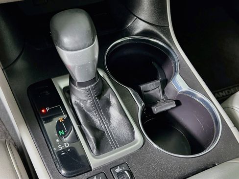 Used 2019 Toyota Highlander XLE FWD image 24