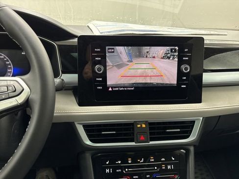 New 2025 Volkswagen Taos SE image 13