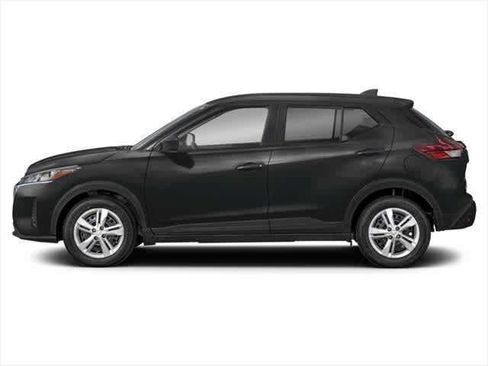 Used 2024 Nissan Kicks S image 3